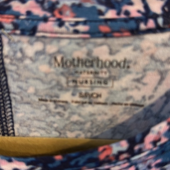 Maternity bundle.. 4 pieces. NWT black pants and NWT black crop, 2 tops, 1 NWT - Picture 10 of 14